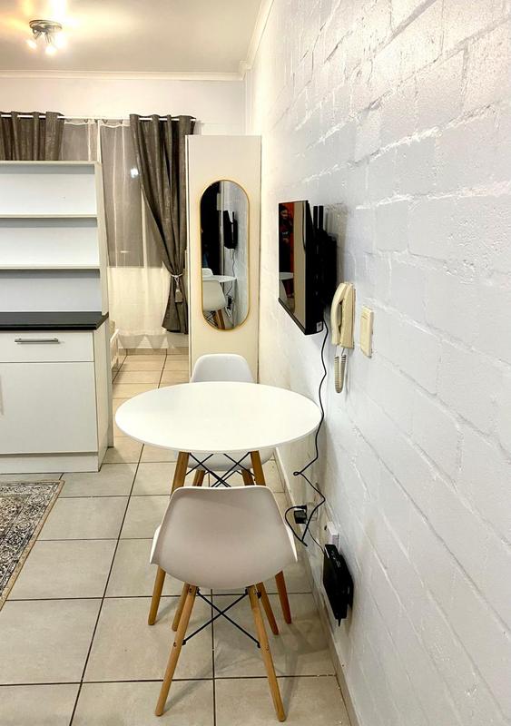 To Let 1 Bedroom Property for Rent in Wynberg Western Cape